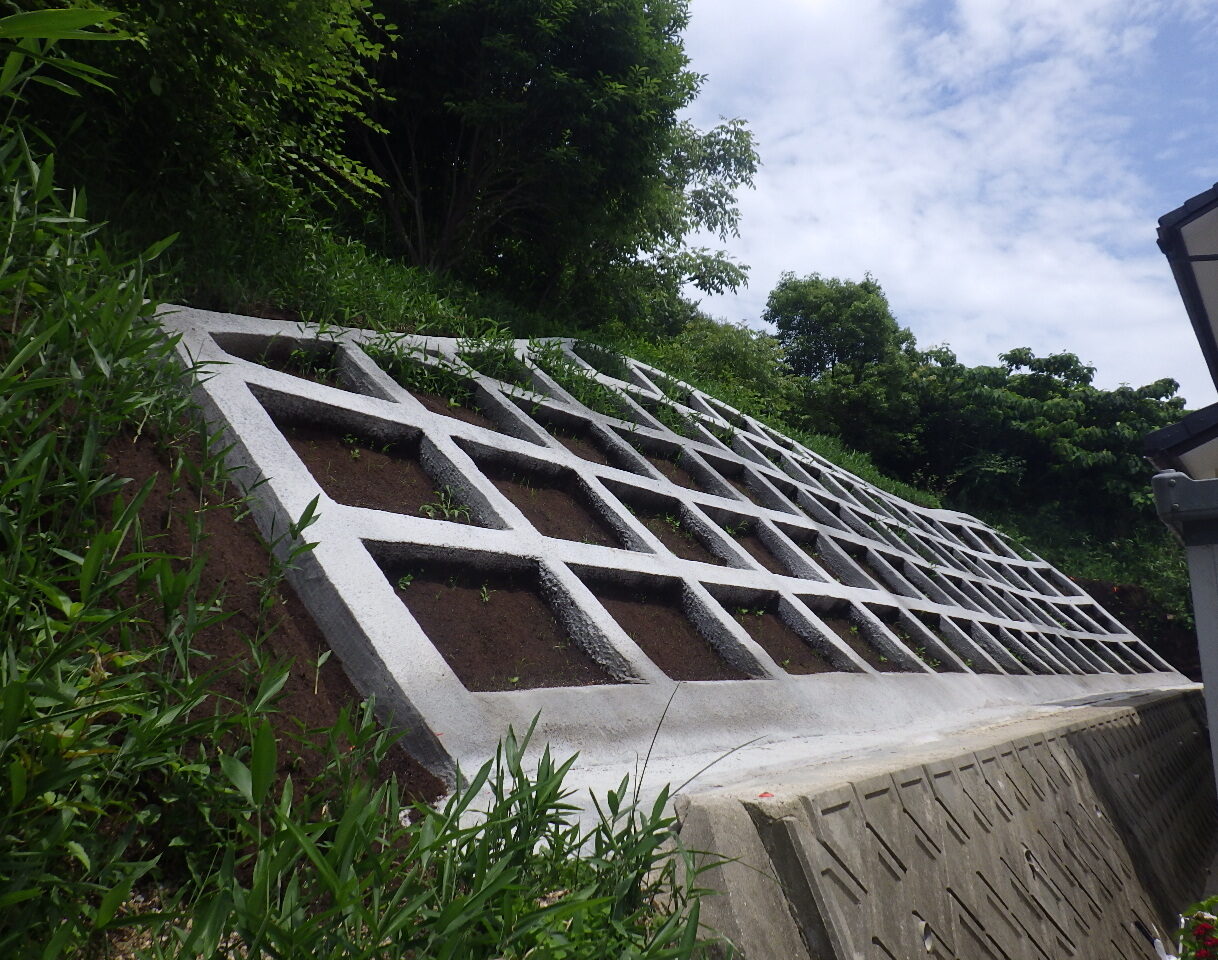 画像：がけ崩れ防災工事